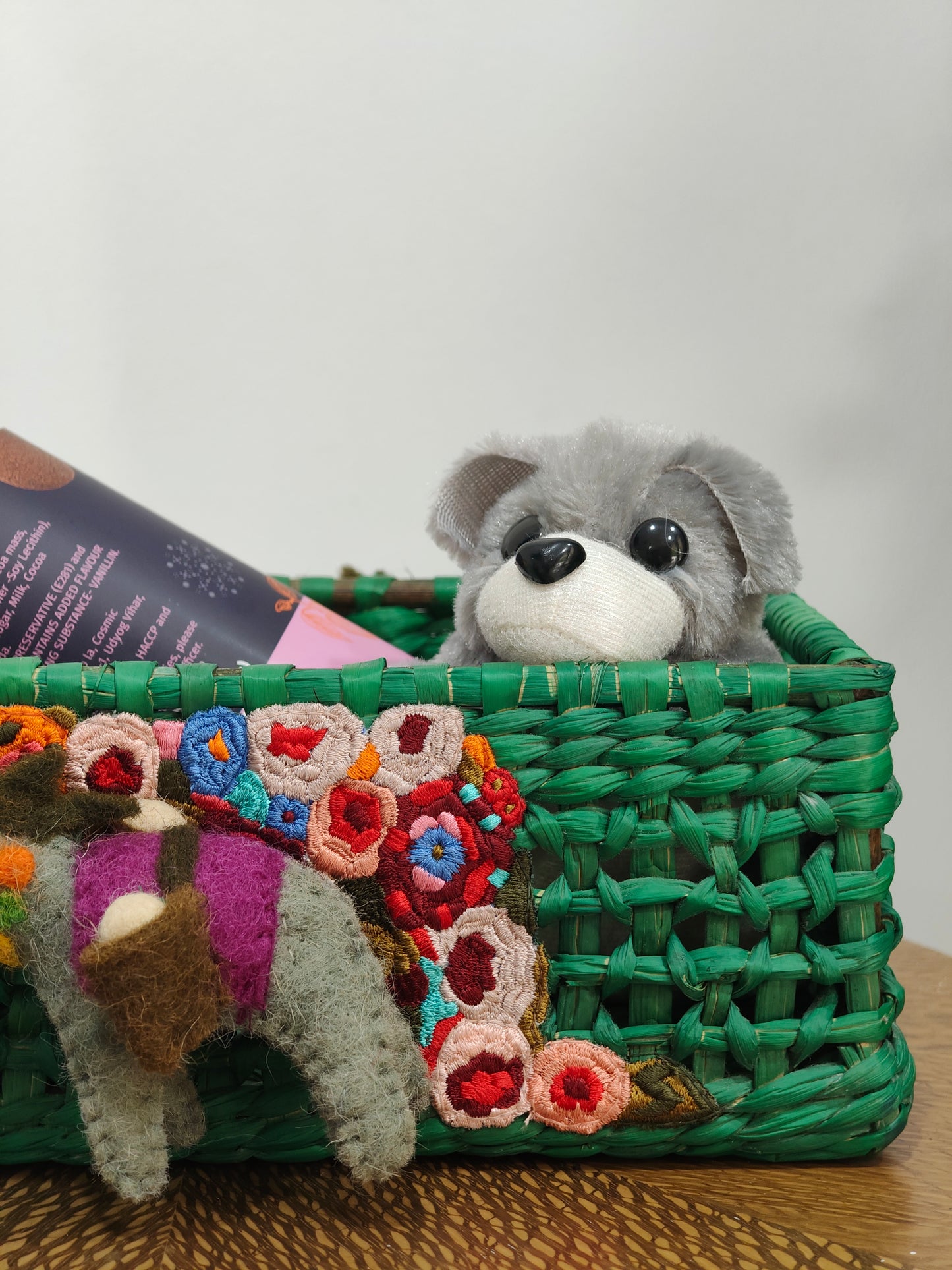 Water Reed Green Tray with Embroidery & Toy