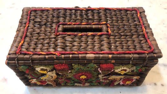 Handmade Water Reed's Tissue Box with Embroidery, Brown Color
