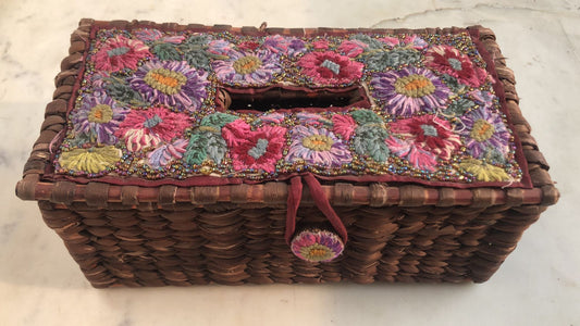 Handmade Water Reed's Tissue Box with Embroidery, Brown Color