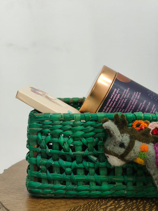 Water Reed Green Tray with Embroidery & Toy